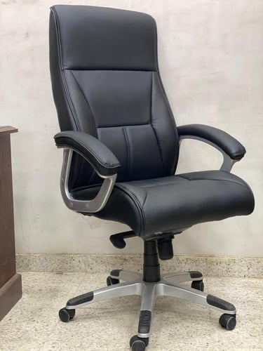 كرسي مكتبي دوار لون اسود