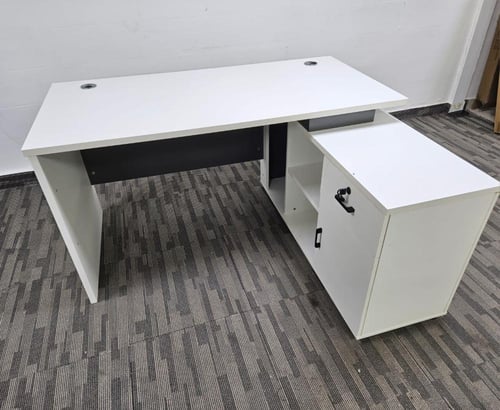 مكتب عمل بتصميم أنيق مقاس 140 سم