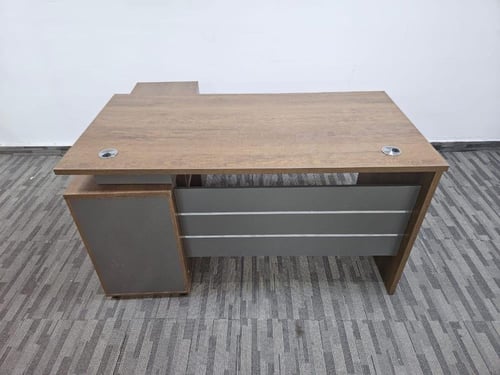 مكتب عمل خشبي أنيق وعصري مقاس 140 سم