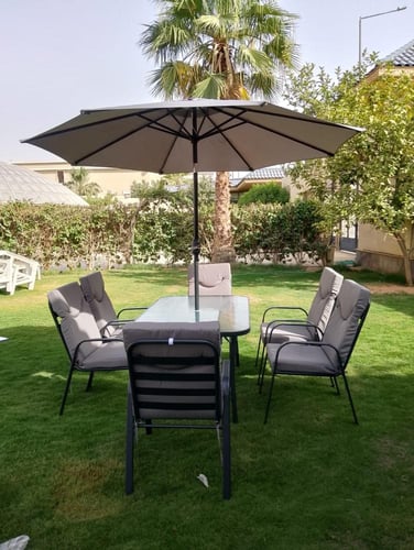 طقم طاولة و6 كراسي خارجية أنيقة وعملية