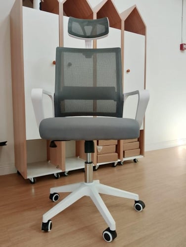 كرسي مكتب مريح وعملي