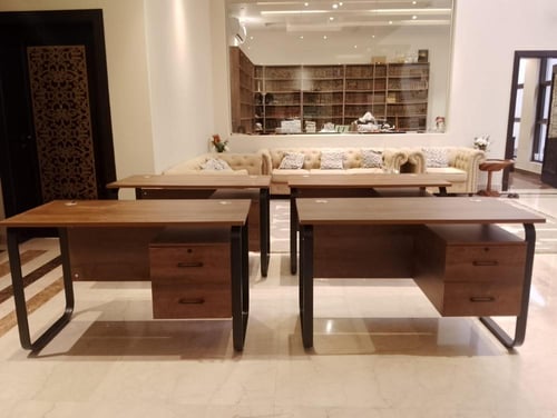 مكتب خشبي عصري بتصميم أنيق 120 سم