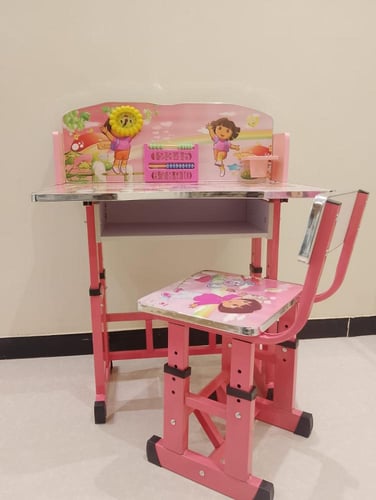 طاولة وكرسي أطفال بتصميم عصري وممتع