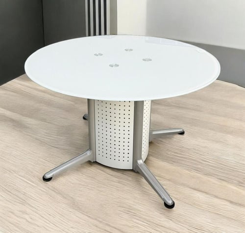 طاولة اجتماعات دائرية أنيقة بلمسة عصرية