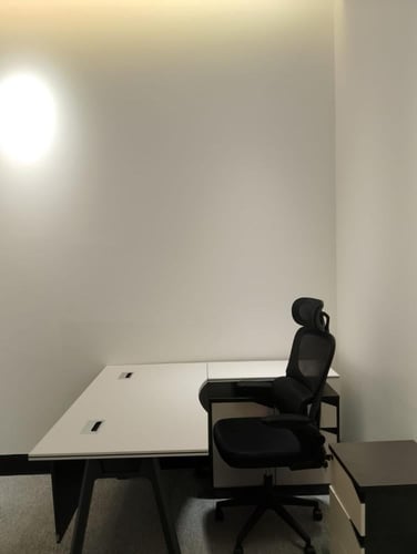 طاوله مكتب عمل بتصميم مودرن بمقاسات مختلفه