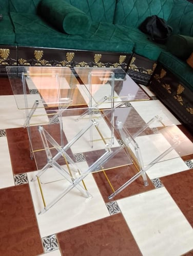 طقم طاولات خدمة مربعه شفافة وذهبية