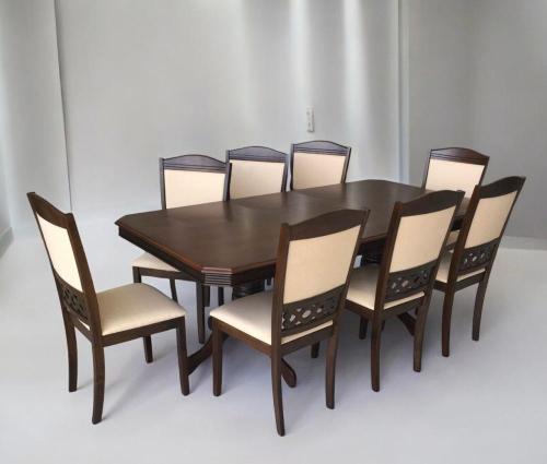 طاولة طعام خشبية ماليزية أنيقة وعصرية