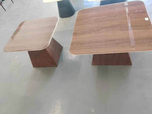 طقم طاولات خدمة بتصميم مربع بلون بني 1+1