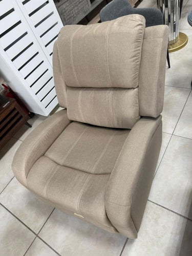 كرسي استرخاء يجمع بين الوظيفة والديكور بألوان مختل...