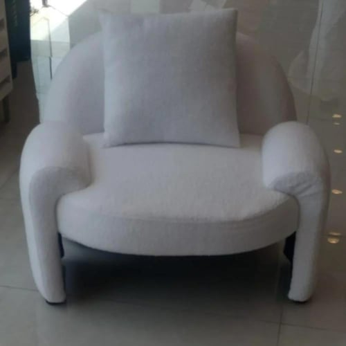 كرسي بوكليه بتصميم مودرن لون أبيض