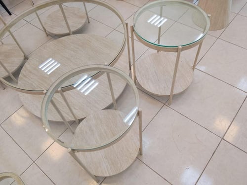 طقم طاولات خدمة زجاج بتصميم دائري