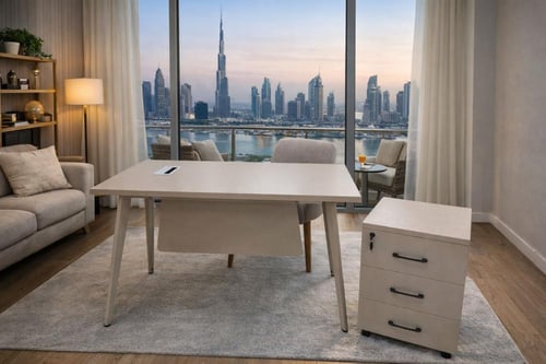 طاولة مكتب بتصميم خيالي بلون جملي بمقاسات مختلفة