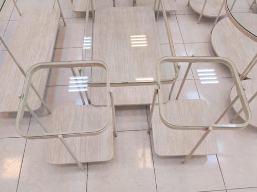 طقم طاولات خدمة زجاج تتميز بلمسة فنيه