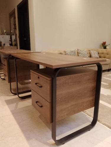 مكتب خشبي عصري بتصميم أنيق 120 سم