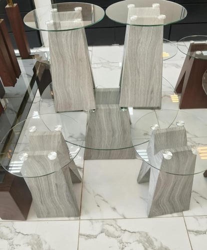 طقم طاولات خدمة بتصميم أنيق وجذاب بألوان مختلفة