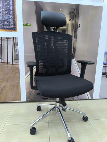 كرسي مكتبي دوار لون اسود