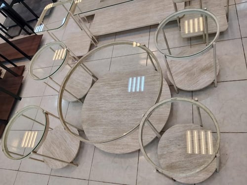 طقم طاولات خدمة زجاج بتصميم دائري