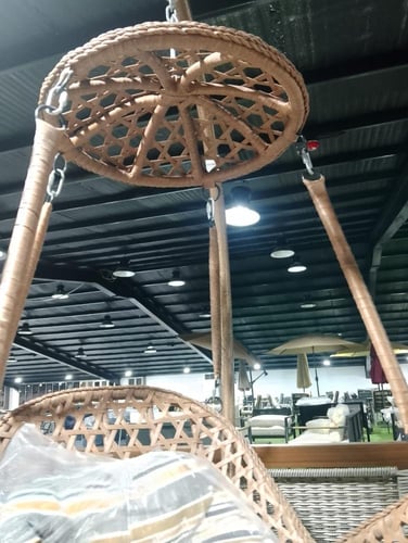 كرسي أرجوحة معلق عملي وعصري