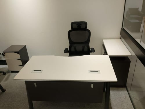 طاوله مكتب عمل بتصميم مودرن بمقاسات مختلفه