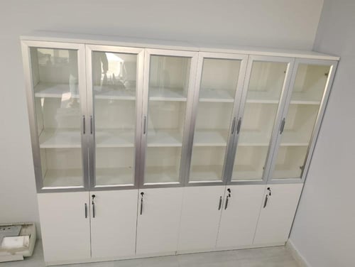 دولاب مكتبي عصري وعملي مع واجهة زجاجية مقاس 120 سم