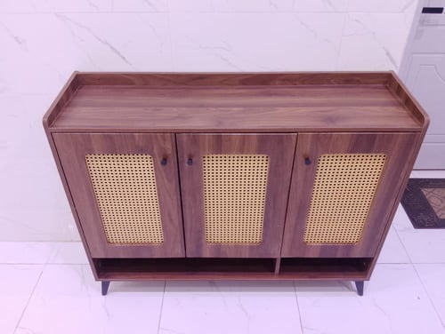 خزانة أحذية عصرية من الخشب والراتان الصناعي