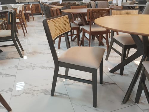 طاولة طعام 4 كرسي خشب ماليزي بتصميم عصري