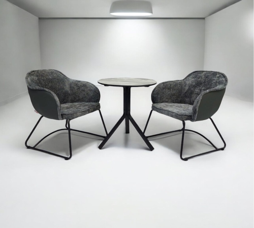 كرسين وطاولة كافيه لون رمادي