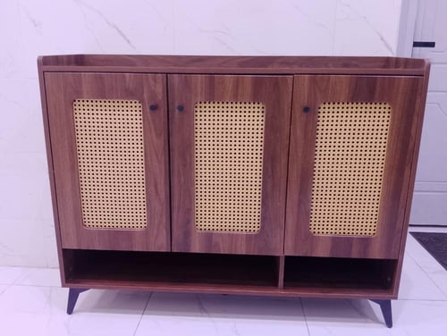 خزانة أحذية عصرية من الخشب والراتان الصناعي