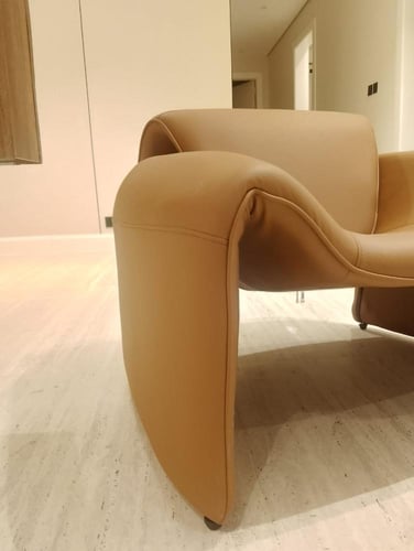 كرسي مفرد بتصميم مريح بألوان مختلفه