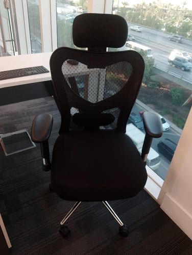 كرسي مكتبي بتصميم عصري وحديث