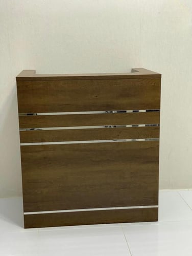 مكتب استقبال أنيق وعصري بمقاسات مختلفة