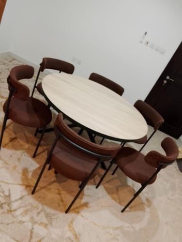 طاولة طعام دائرية بتصميم عصري 6 كرسي بالوان مختلفه