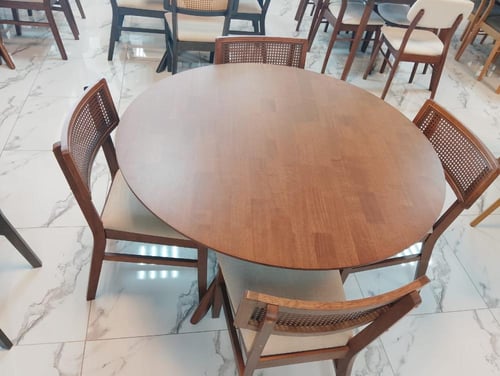 طاولة طعام 4 كرسي خشب ماليزي بتصميم عصري