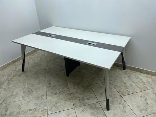 طاوله اجتماعات عاليه الجوده بمقاسات مختلفه