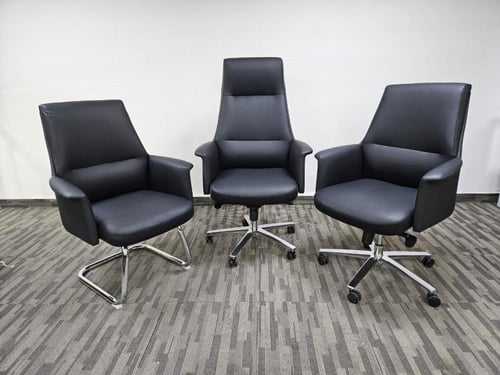 كرسي مكتبي بتصميم عملي بمقاسات مختلفه بلون أسود