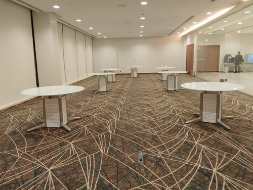 طاولة اجتماعات دائرية أنيقة بلمسة عصرية