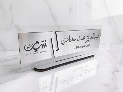 استاند مكتب أكريليك مخصص