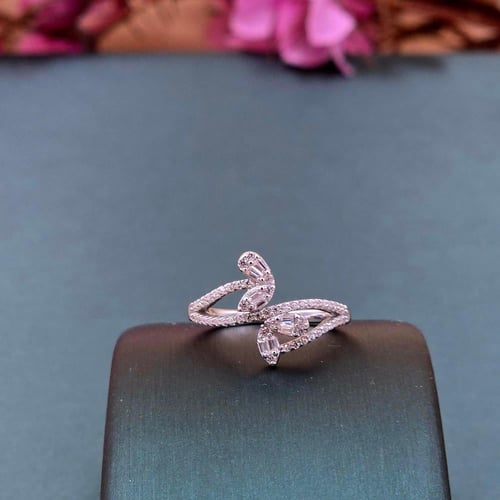 فراشات النور