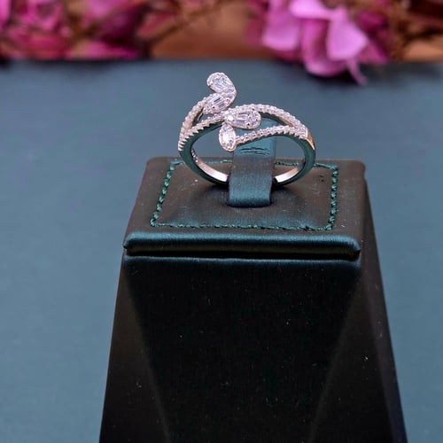 فراشات النور