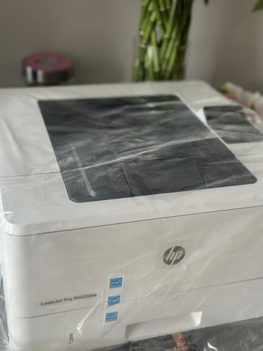 طابعة ليزر أسود HP M402dne بكرتونها