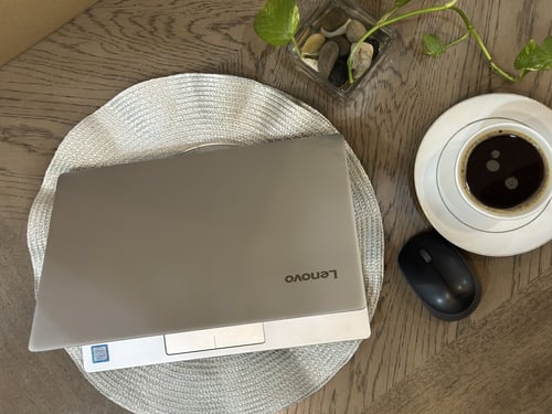 لابتوب Lenovo الفضي بمعالج i5