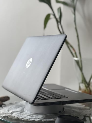 لابتوب HP فضي i7