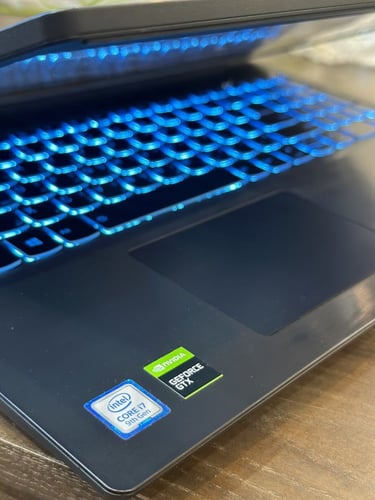 لابتوب ألعاب Lenovo بكرتونه معالج Core i7