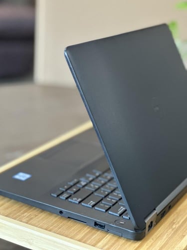لابتوب DELL بمعالج Core i7