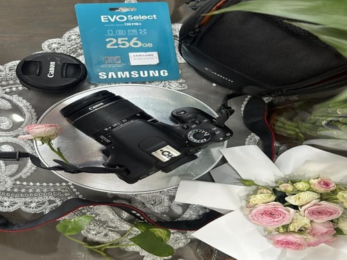 كاميرا كانون EOS 600D