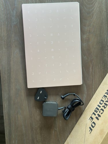 لابتوب ASUS أنيق بكرتونه