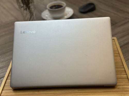 لابتوب Lenovo الفضي بمعالج i5
