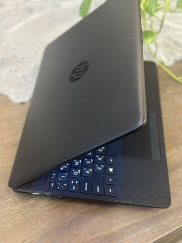 لابتوب HP الرمادي بمعالج i3