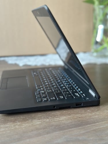 لابتوب DELL بمعالج Core i7