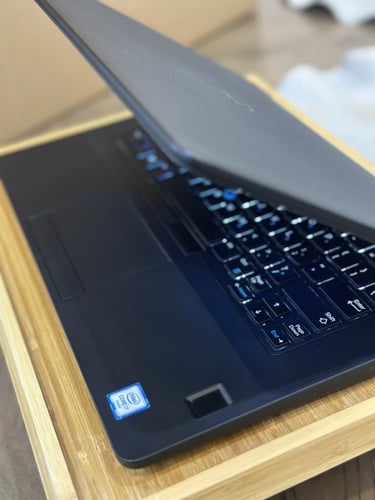لابتوب DELL بمعالج Core i7